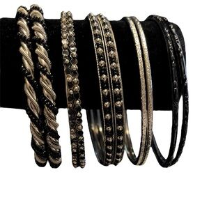 ✨ 10 Silver-Tone Bangles with Black Detailing ✨